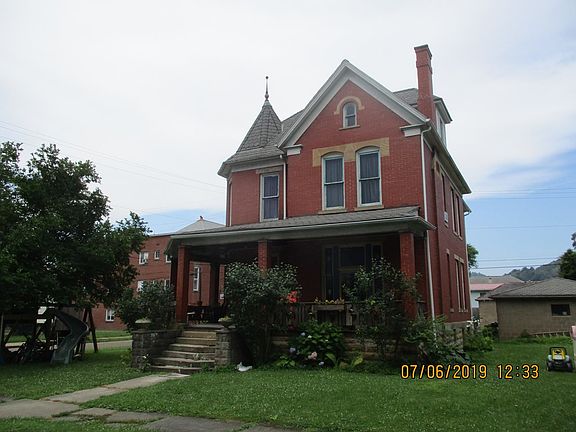 2nd image of 300 Clark St
