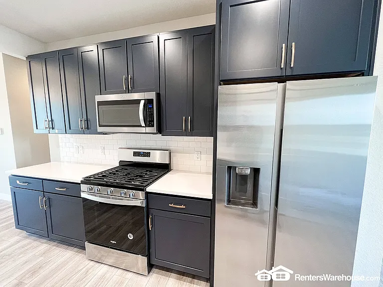888 S Valentia St — Photo 9