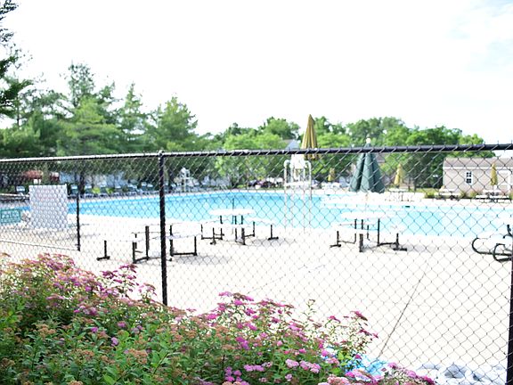Perrywood Community Pool