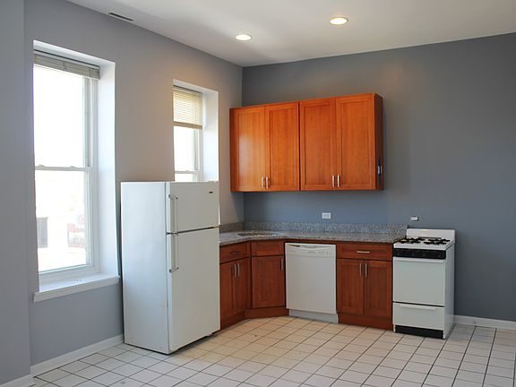 2nd image of 2758 N Ashland Ave APT 3R