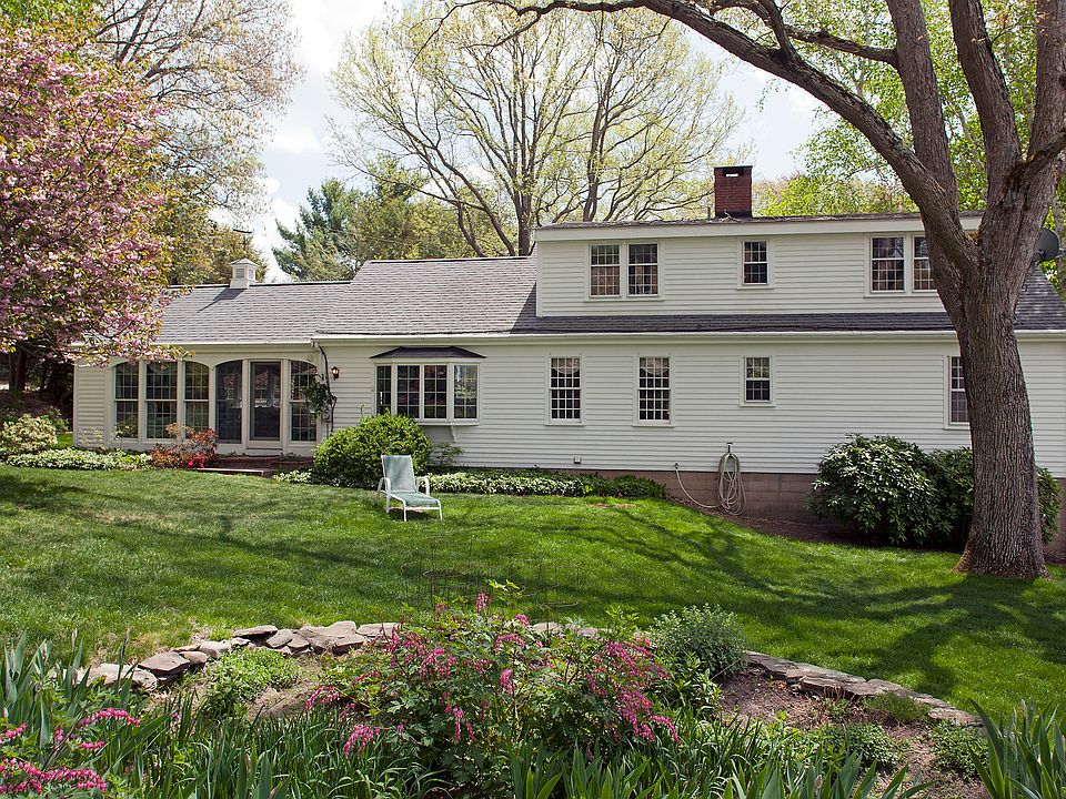 2nd image of 22 Wadsworth Rd