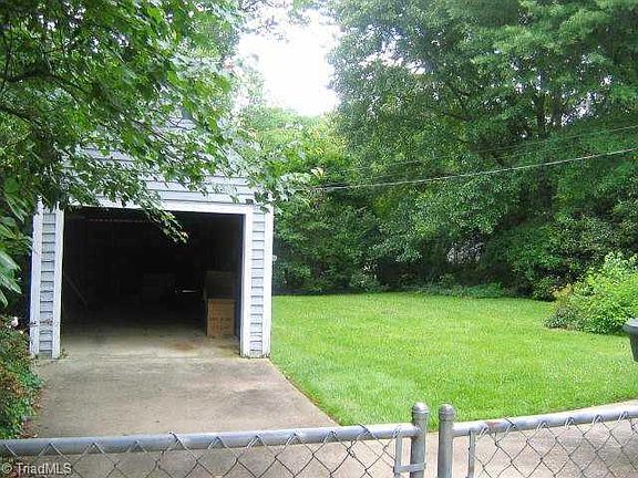 5th image of 111 W Newlyn St