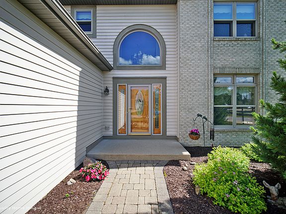 3rd image of 564 Poplar Ave