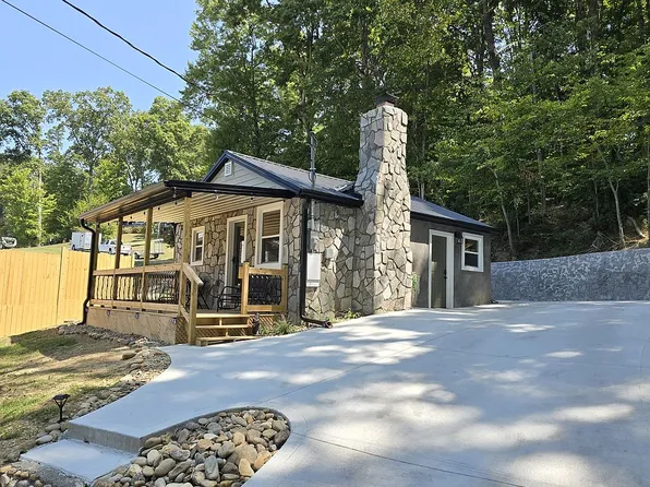 Cottage Ln, Dandridge, TN 37725