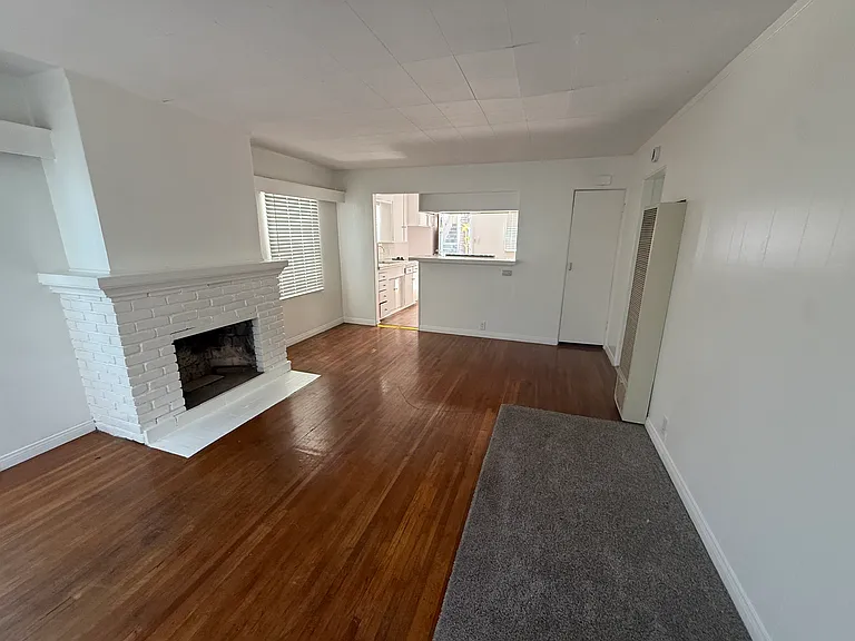 1028 Bayview Dr — Photo 7