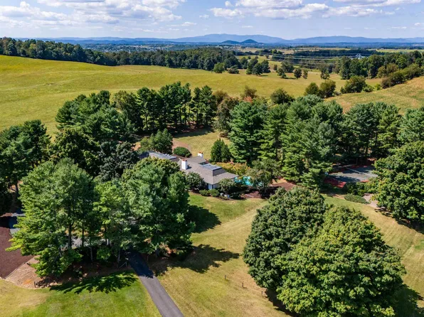 976 Old White Bridge Rd, Waynesboro, VA 22980