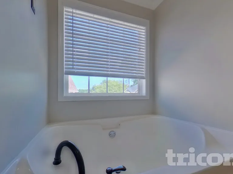 116 Arena Trl — Photo 12