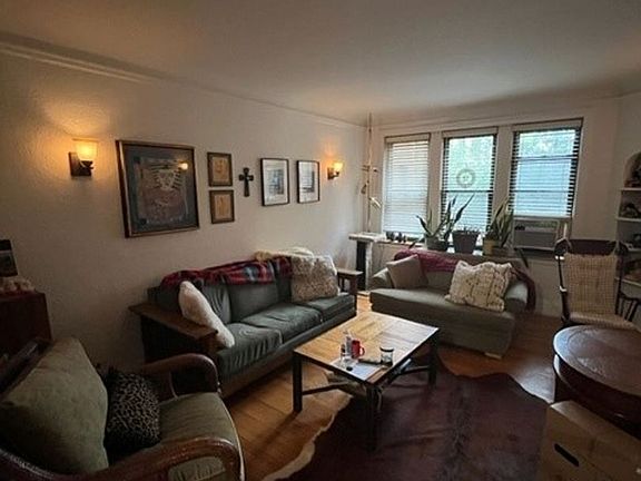 4th image of 4514 N Paulina St APT 1W