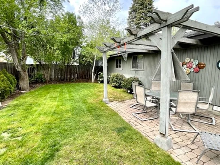 1339 NW Milwaukee Ave — Photo 16