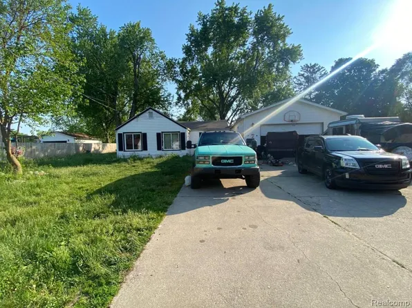 5632 Hughes Rd, Lansing, MI 48911