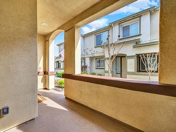 4th image of 2292 Rutland Court