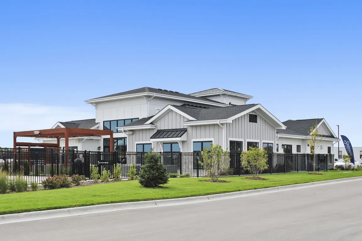 Seasons at Spring Street Clubhouse Exterior