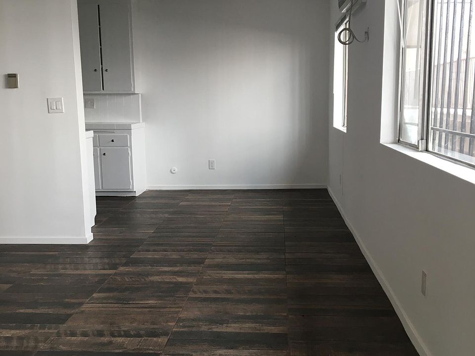Entry to apt. facing dining area.