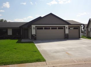 126 Highland Cir, Zumbrota, MN 55992