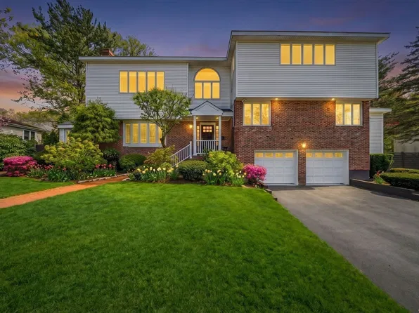 124 Deborah Rd, Newton, MA 02459