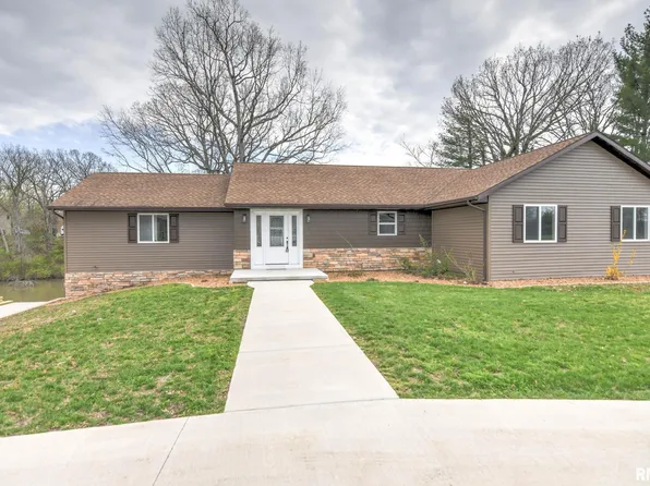 3516 E Lake Shore Dr, Taylorville, IL 62568
