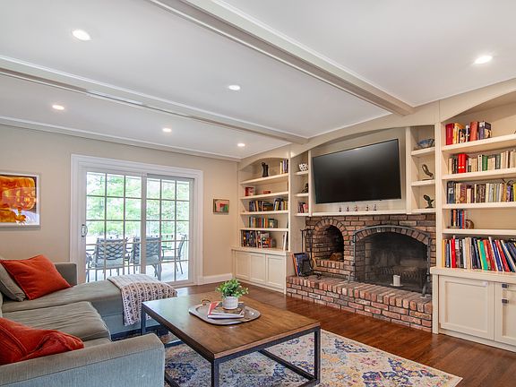 4th image of 35 Dogwood Ln
