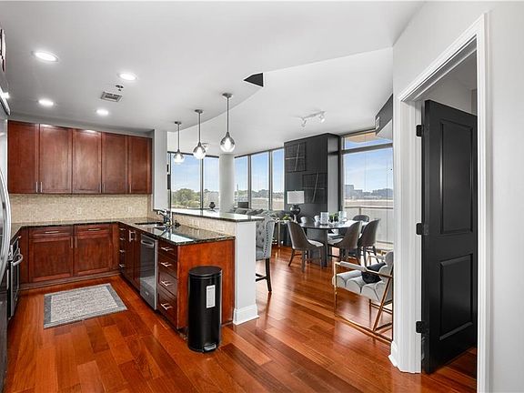 5th image of 270 17th St NW Unit 813