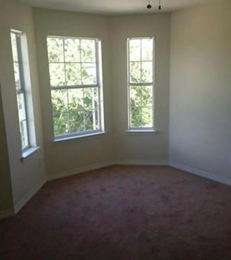 3 bed, 1075 sqft, $1,600 — Photo 4