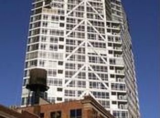 510 W Erie St APT 1708, Chicago, IL 60610