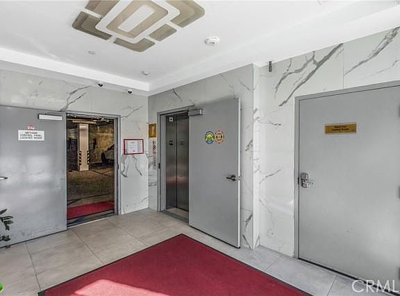 4th image of 2939 Leeward Ave Unit 403