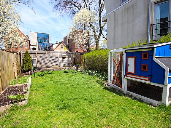 2nd image of 1939 W Cortland St #1