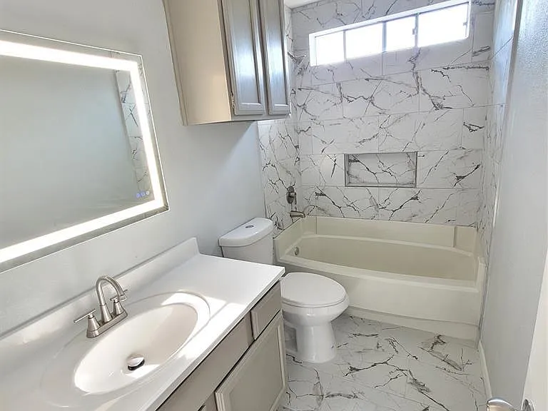 13351 Water Oak Ln #B — Photo 11