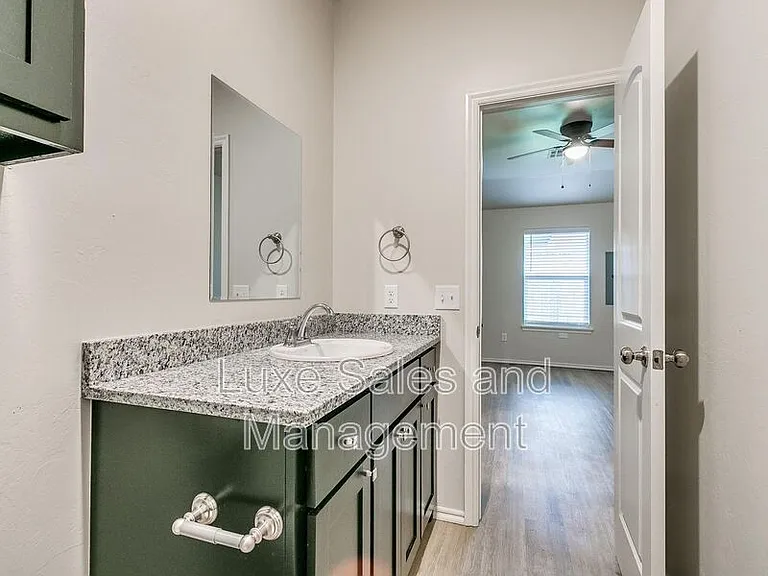 8012 NW 105th Ter — Photo 27