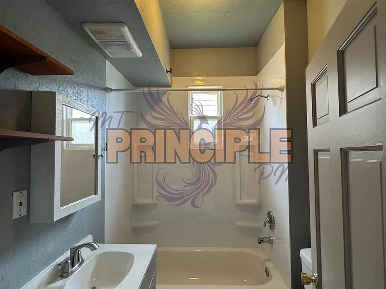 2037 Whitman Ave — Photo 8