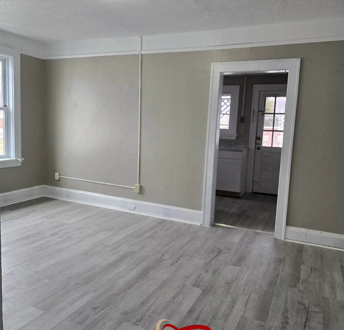 325 -327 Frederick Street Apartments - 325 1\2 — Photo 3