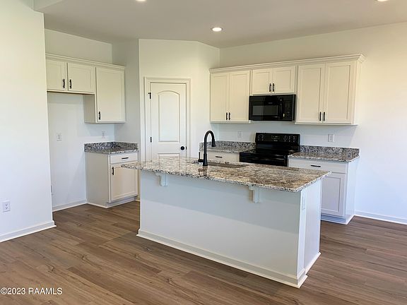 5th image of 319 Cainwood Ct