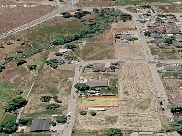 Ashtree Dr, Lake Hughes, CA 93532