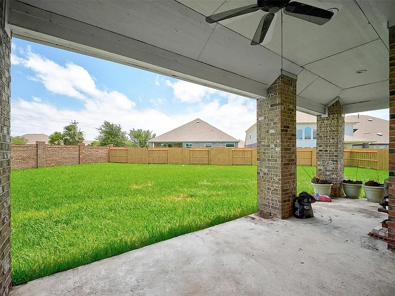 2600 Golden Palms Ln — Photo 35