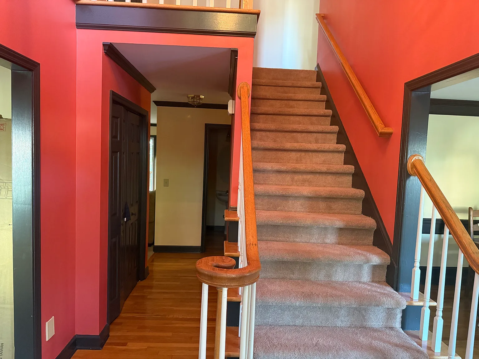 6 bed, 4132 sqft, $3,640 — Photo 2