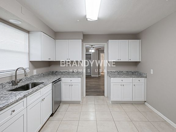 5th image of 2454 Buttonwood Dr