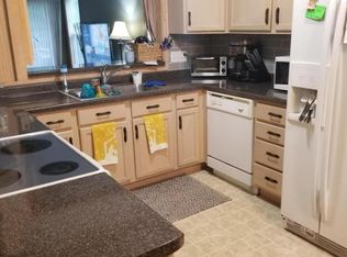 489 Fox Ln, Walworth, WI 53184