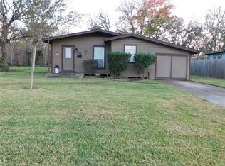 316 Circle Way, Lake Jackson, TX 77566