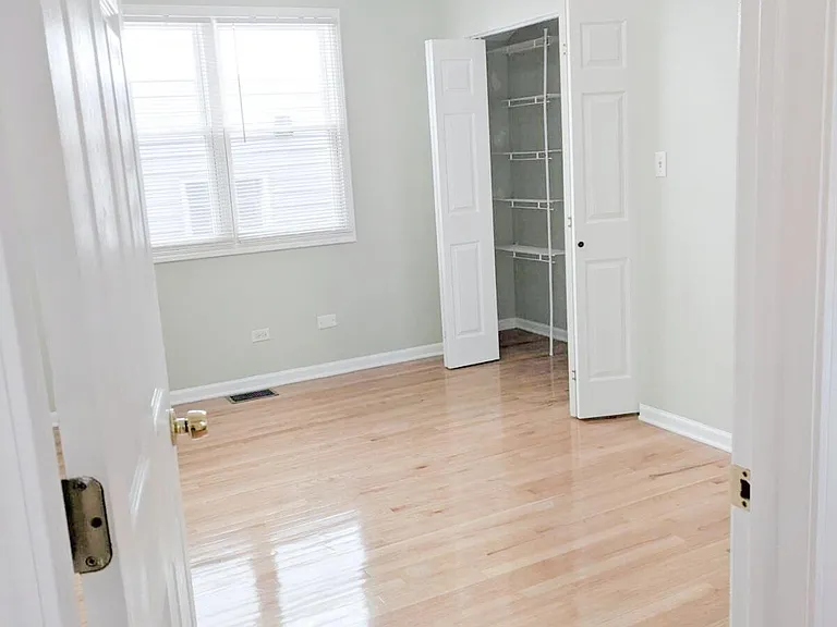 1934 N Saint Louis Ave — Photo 10