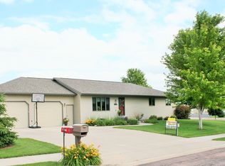 2924 Dailey Dr, Mitchell, SD 57301
