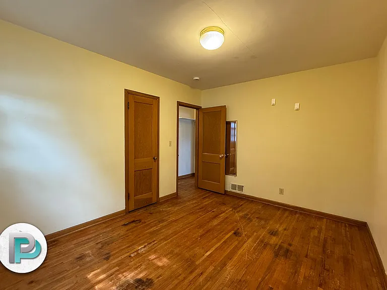 221 2nd St NE #1 — Photo 9