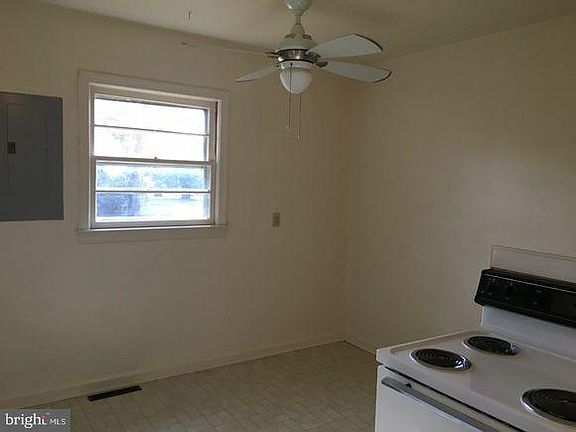 4th image of 133 Hillcrest Dr