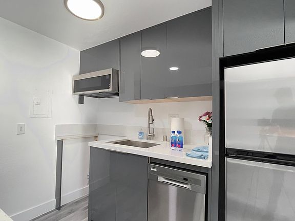 4th image of 5020 Tujunga Ave #114