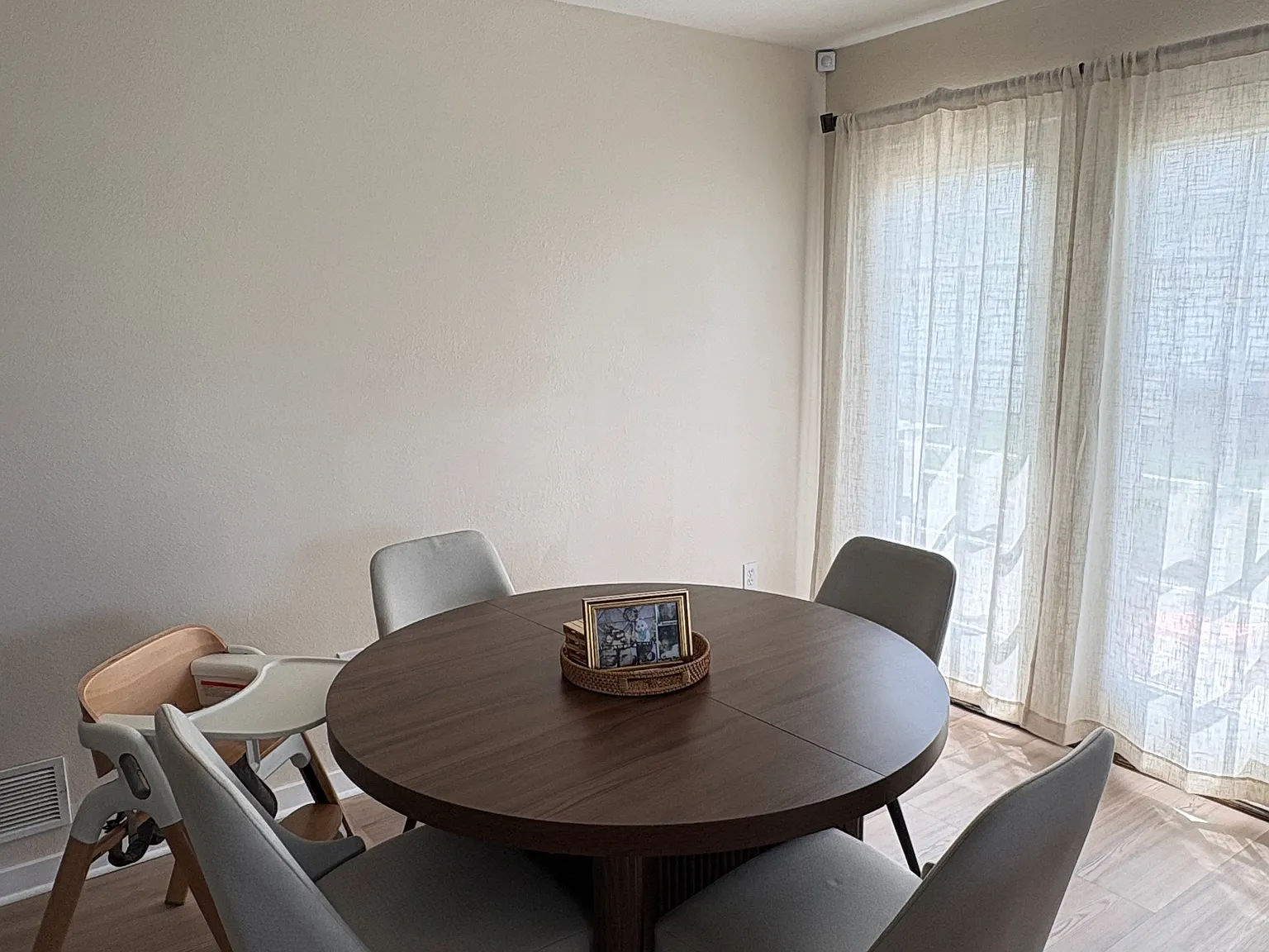 3 bed, 1216 sqft, $1,500 — Photo 2