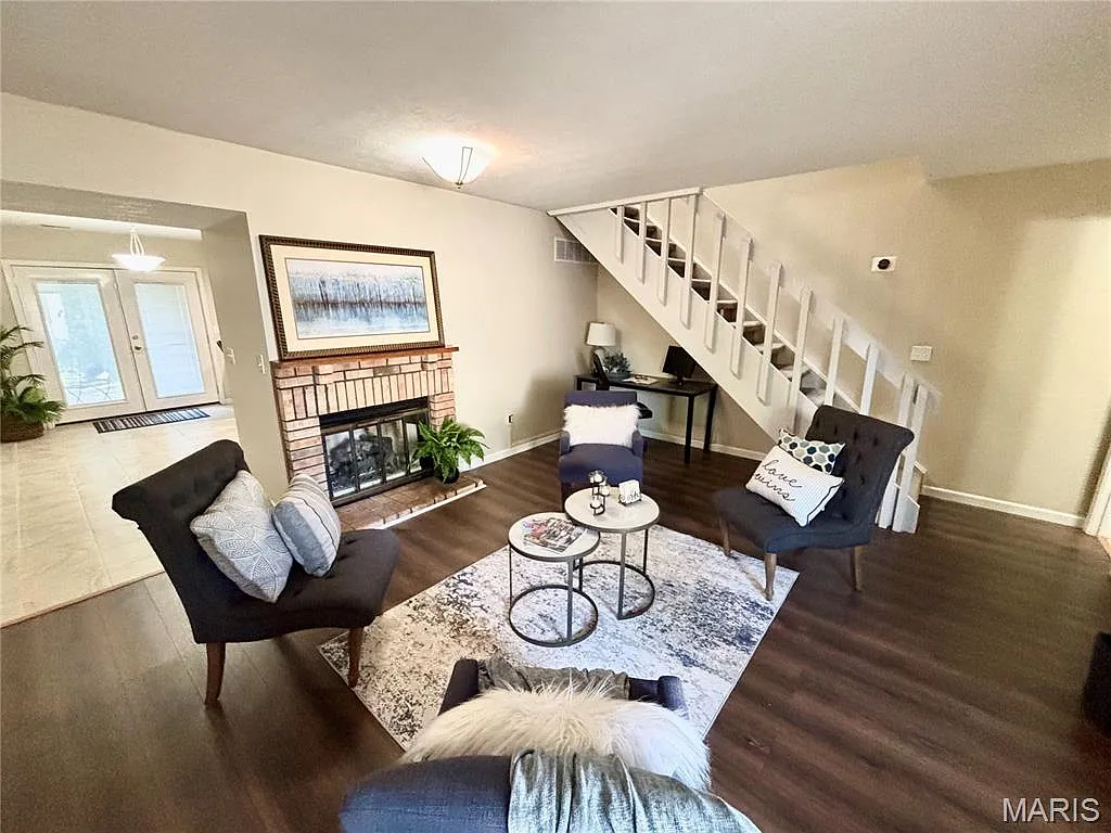 2 bed, 1296 sqft, $1,675 — Photo 2