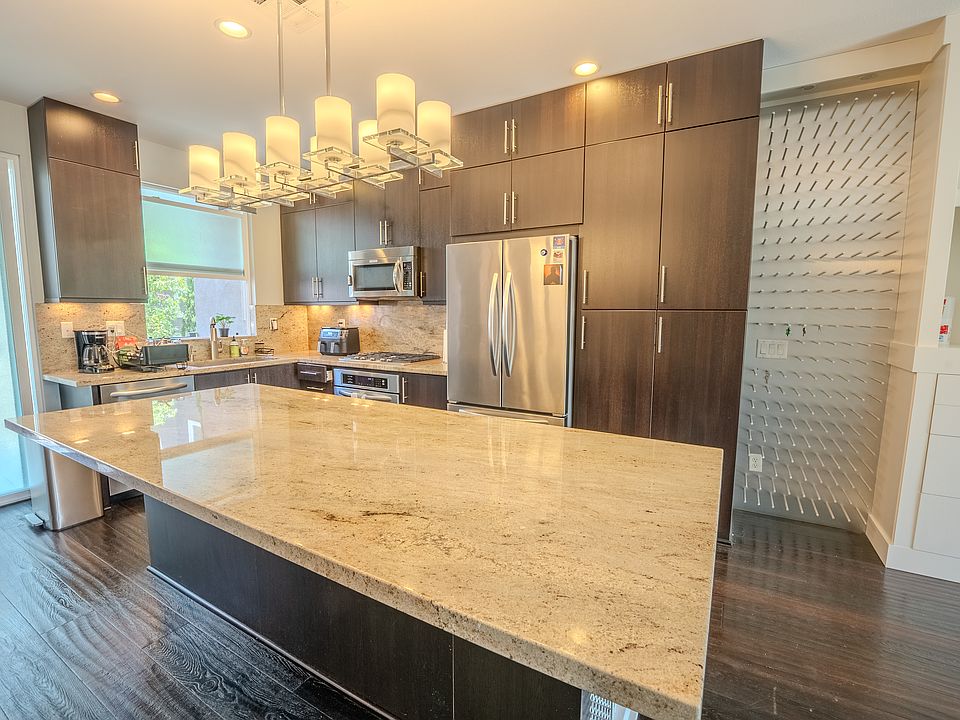 Upgraded Kitchen with Stainless Appliances