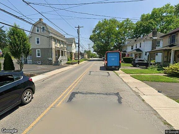 Exterior Neighborhood (street photo)