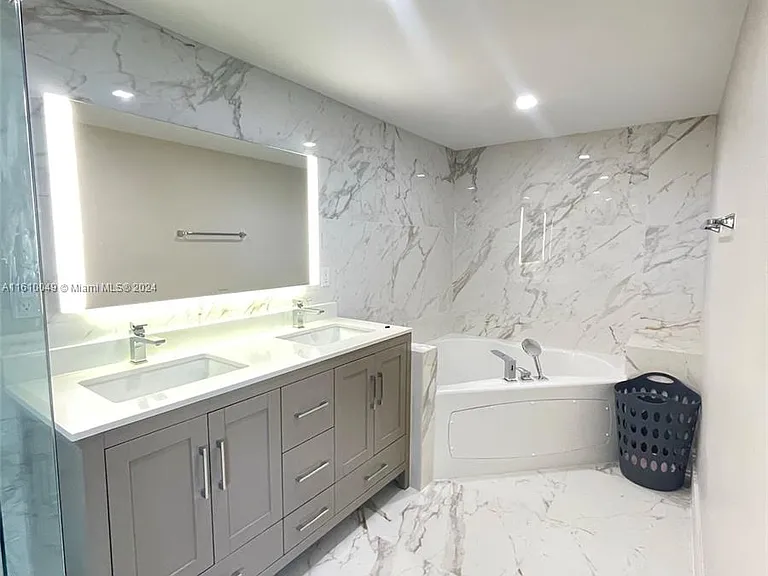16699 Collins Ave #1201 — Photo 5
