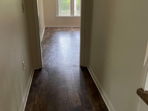 Foyer - Stairs to right, Kitchen ahead