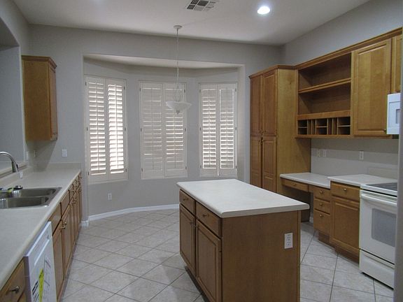 3rd image of 860 W Oriole Way