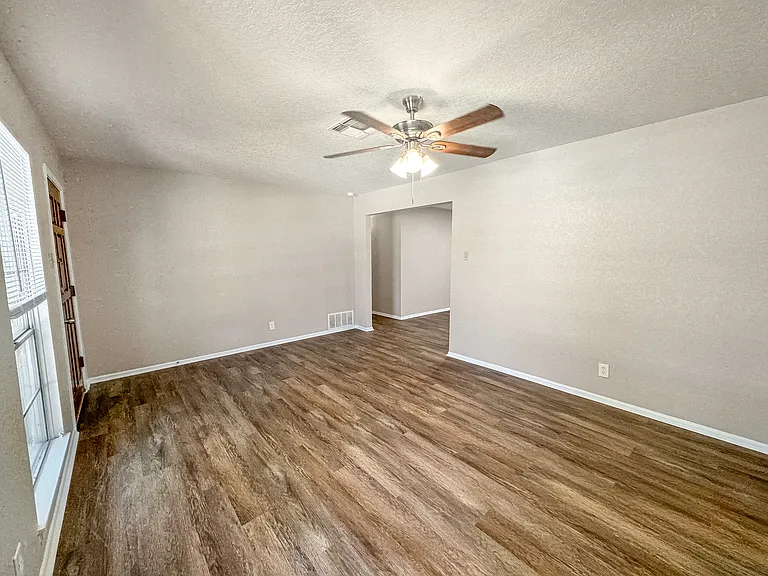 310 Mahota Dr — Photo 9